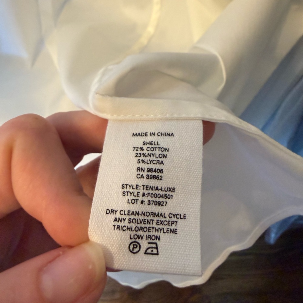 Theory Women's Classic White Button Down Shirt - Picture 4 of 5